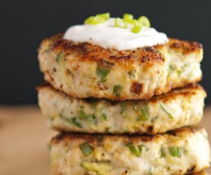 turkey-zucchini-burgers-with-lemon-yogurt-sauce-600x500-153424